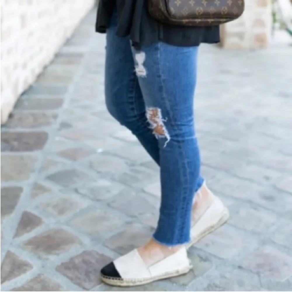 Like new Tory Burch White and Black Cap Toe Colorblock Espadrilles Flats